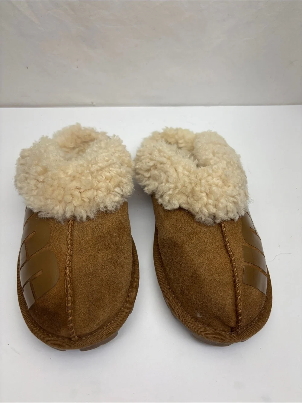 UGG cozy slippers for big girl, SZ 5, box 76